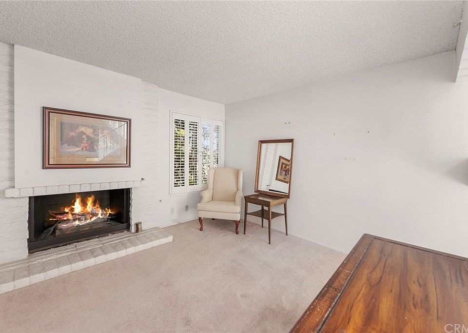 1st image of 323 S Vista Del Canon