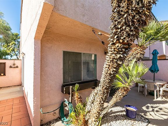 2nd image of 1690 E University Ave APT 1