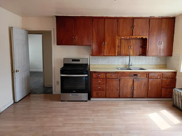 2690 S 10th St, Milwaukee, WI 53215