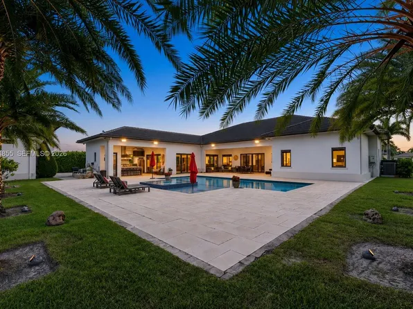 10352 NW 131st St, Hialeah Gardens, FL 33018