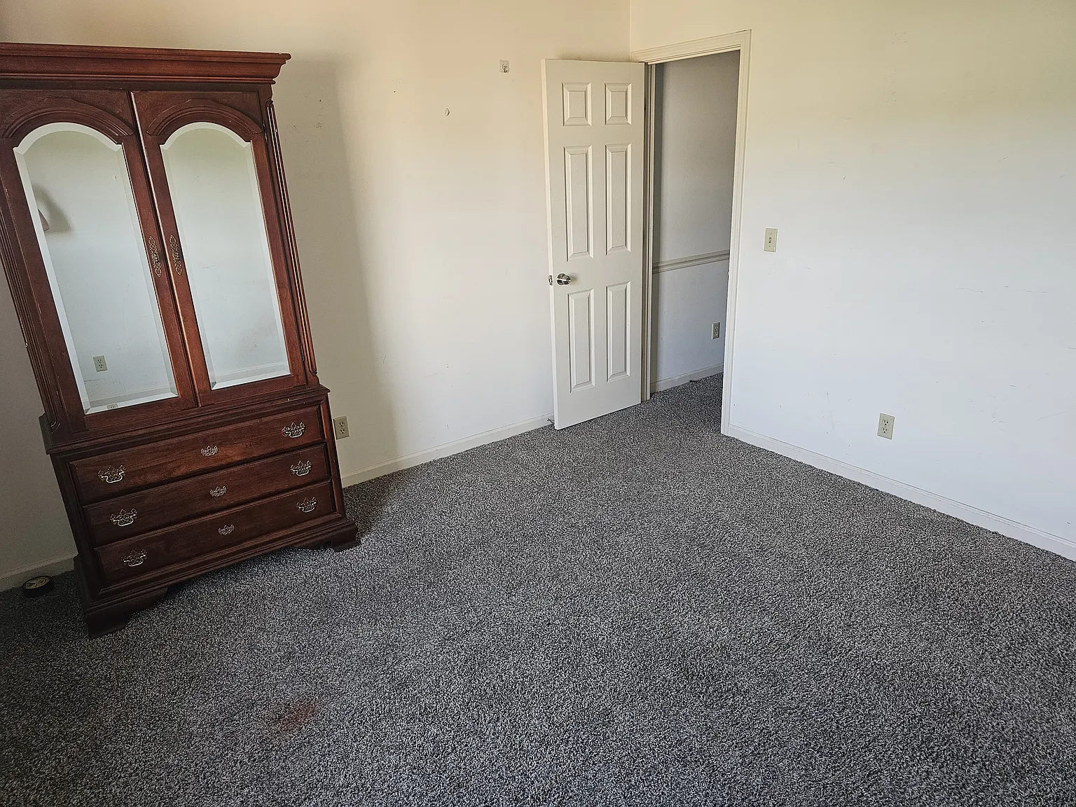 2 bed, $750 — Photo 1