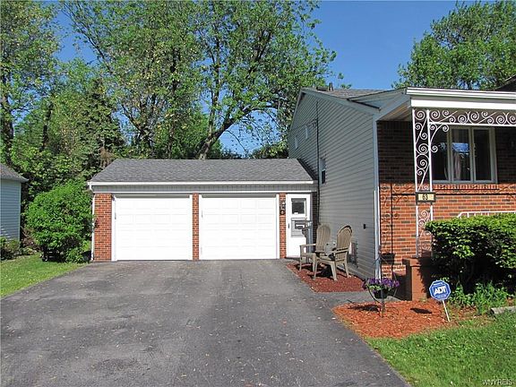 3rd image of 63 Parkledge Dr