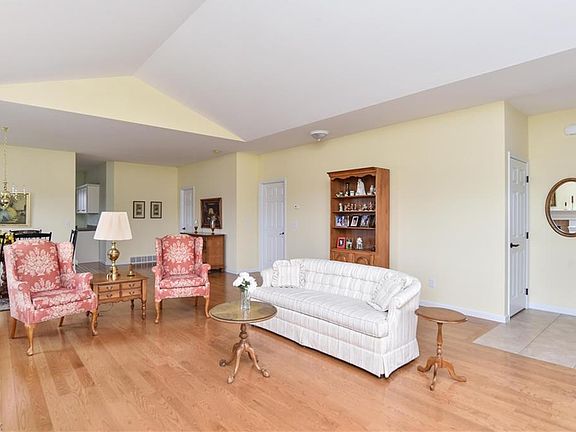 3rd image of 1871 Mallard Ln #18