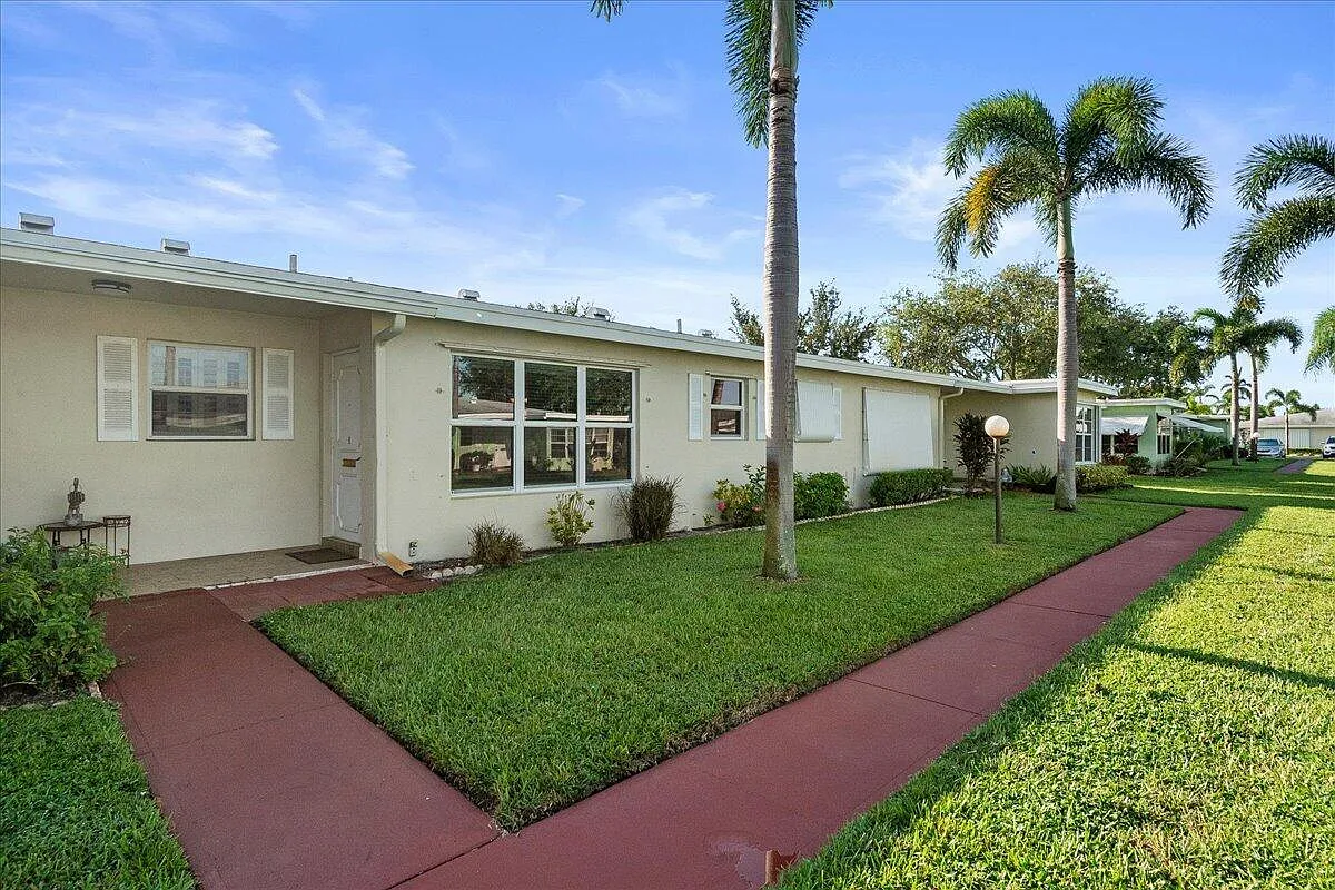 1 bed, 1.5 bath, 882 sqft, $1,600 — Photo 1