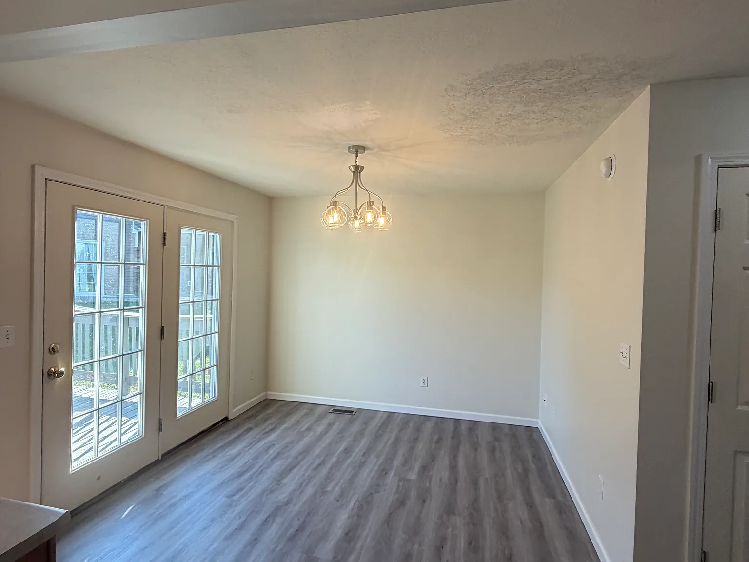 3 bed, 2.5 bath, 1524 sqft, $1,600 — Photo 4