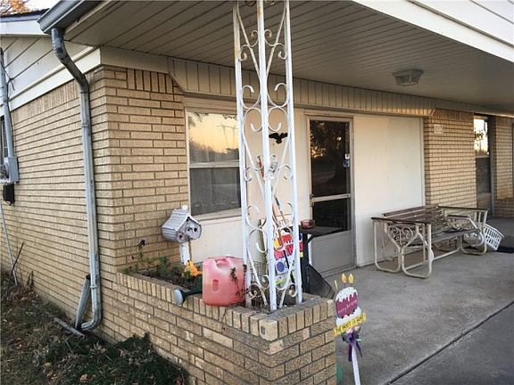 2nd image of 1080 E Broadway St