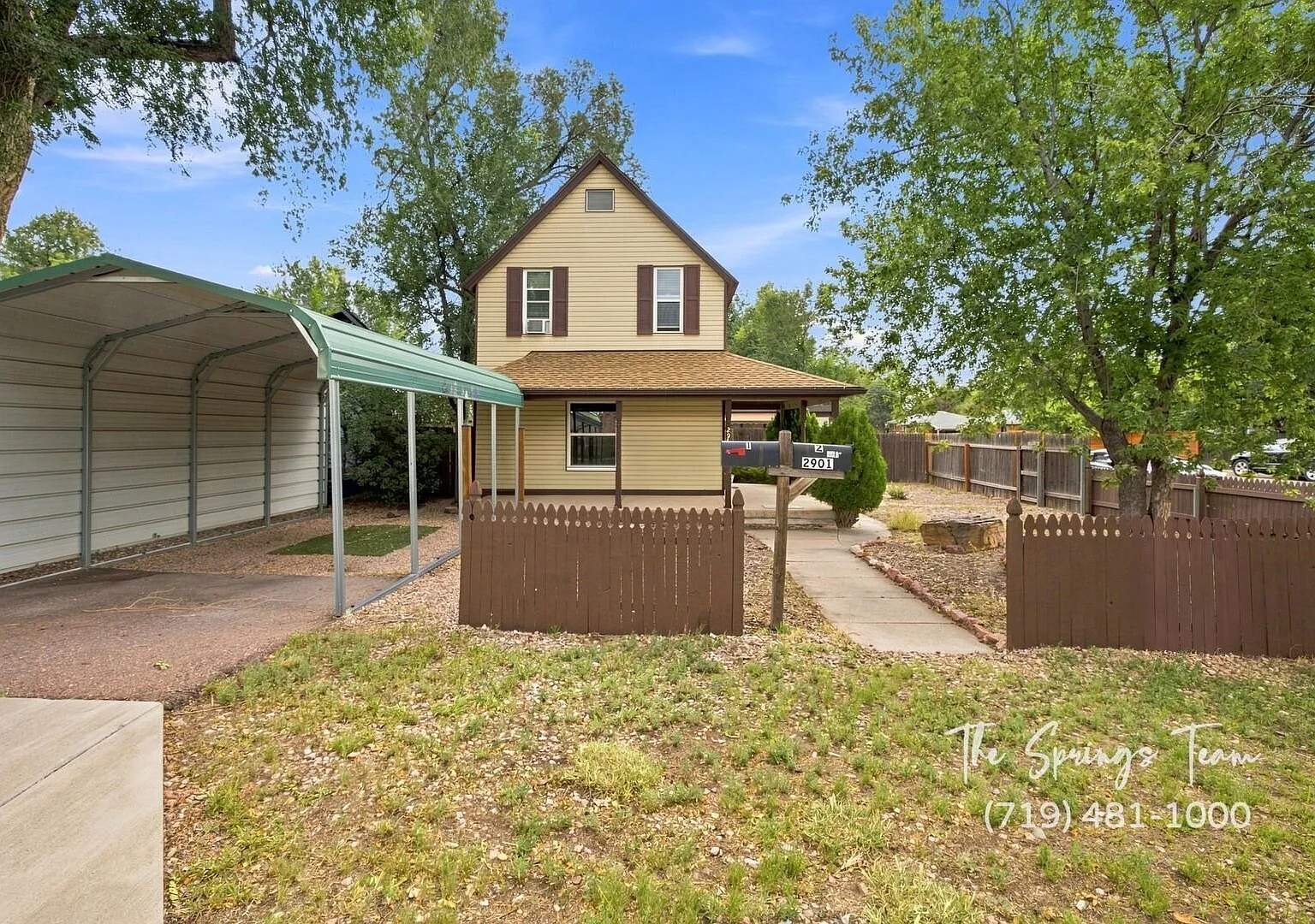 Charming 3bd Home On Corner Lot In Central Colorado Springs Utilities Included — Photo 2