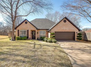 812 Clear View Ct, Burleson, TX 76028