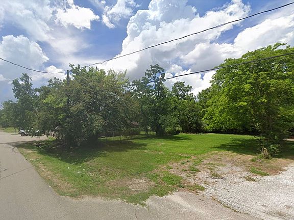 2nd image of 3145 Renaud St