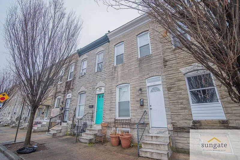 3205 Esther Pl