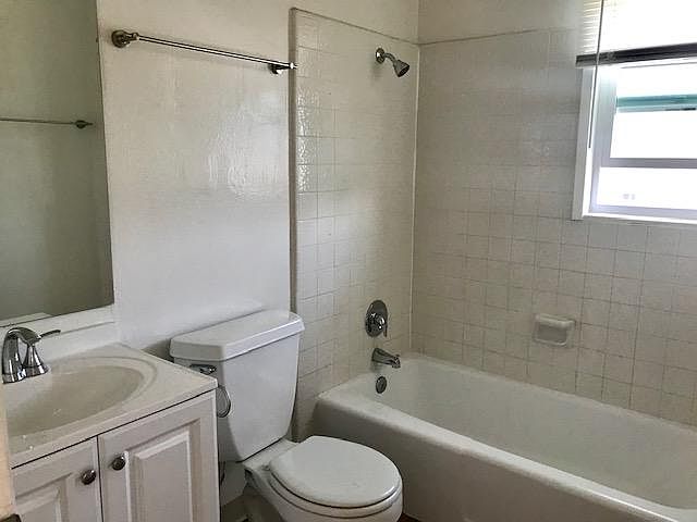 2nd image of 4676 W Point Loma Blvd APT 2