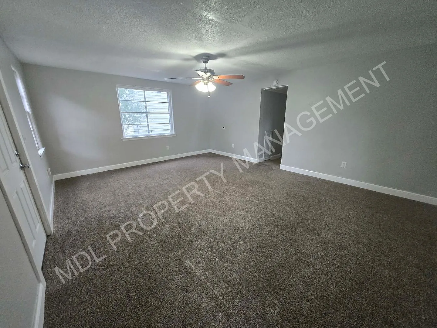 2-Bedroom House in Bay City — Photo 3