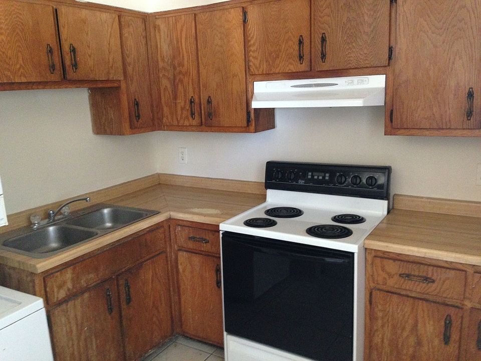 2nd image of 820 Fir Ave APT A