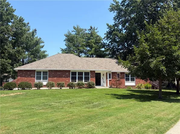 5716 W 97th Ter, Overland Park, KS 66207