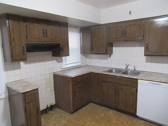 3rd image of 4025 W 140th St
