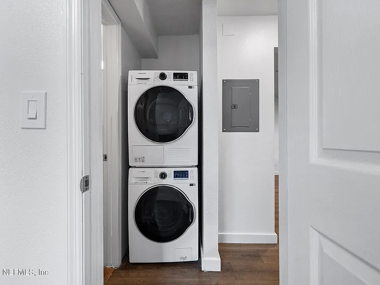 231 E 16th St #1 — Photo 16