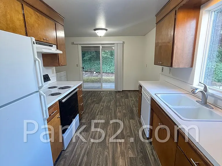 1446 Rainier Dr #4 — Photo 5