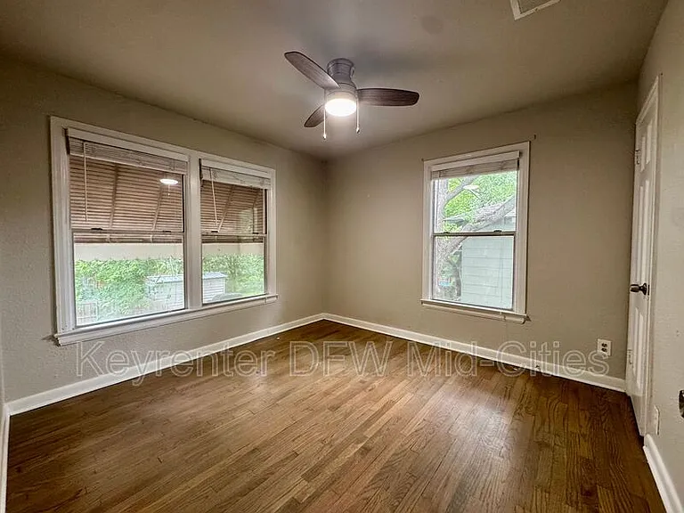 311 N Oak Cliff Blvd — Photo 7