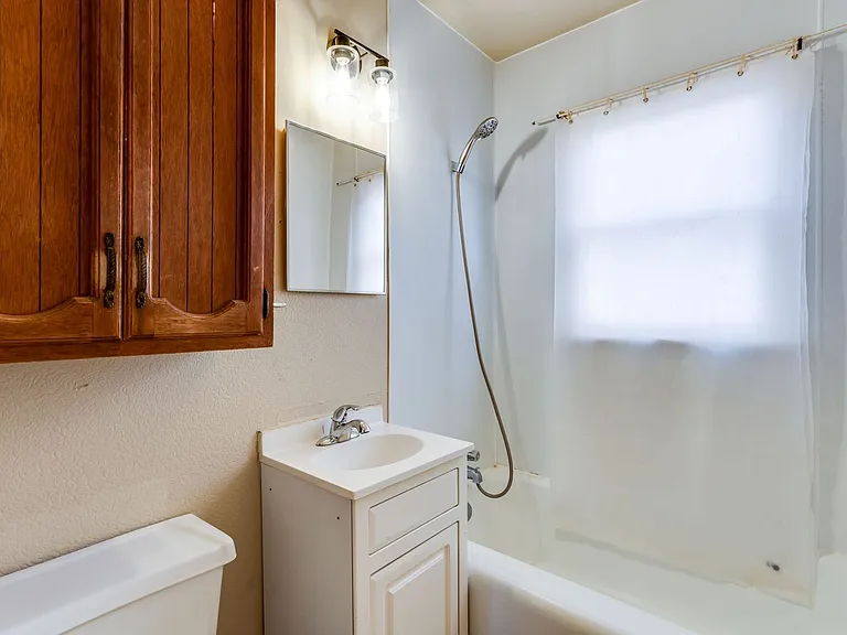 1616 E Funston St — Photo 21