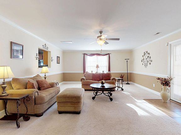 4th image of 220 S Pointe Drive #A