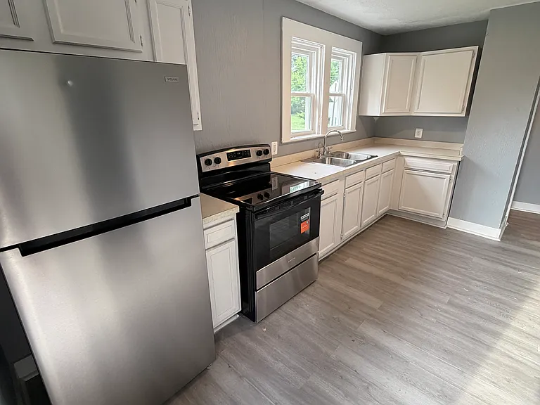 818 Sherman St — Photo 4