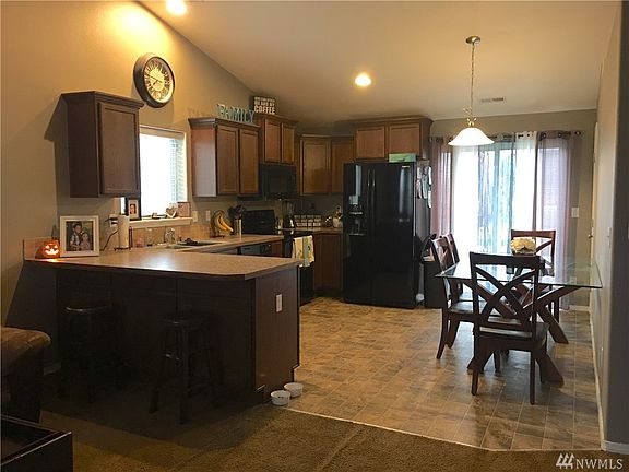4th image of 1607 E Filmore Dr