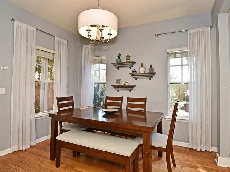 1042 N Hampton Ave — Photo 10