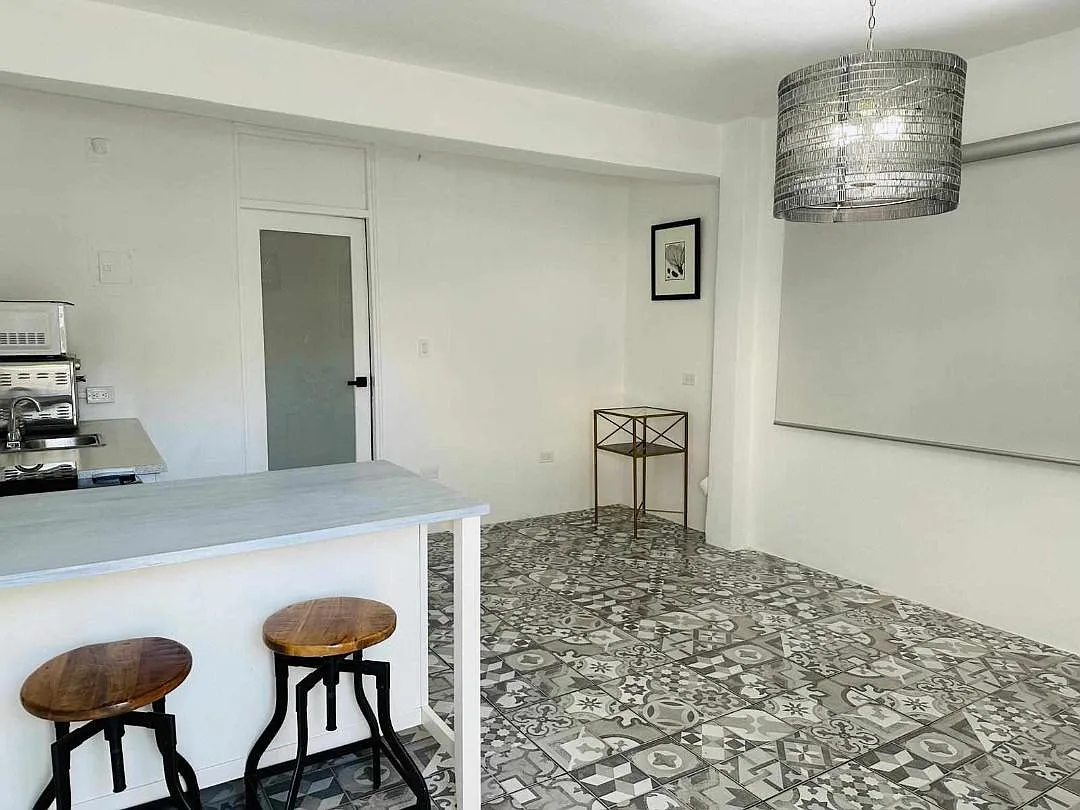 1 bed, 400 sqft, $1,050 — Photo 2