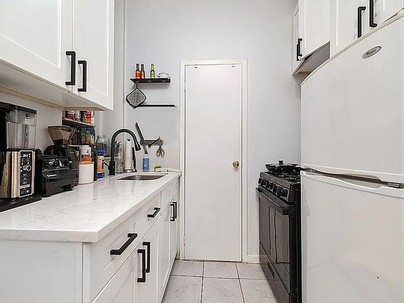 5th image of 242 Mulberry St Frnt 1