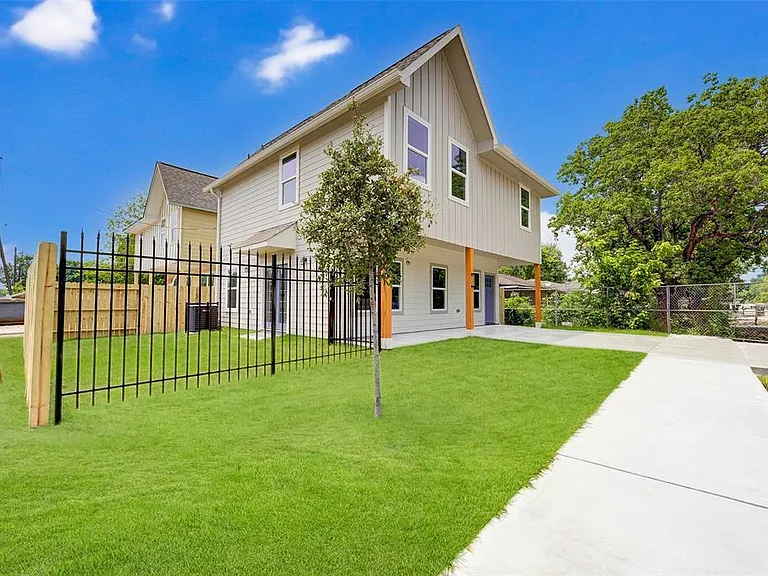 8361 Tate St — Photo 4