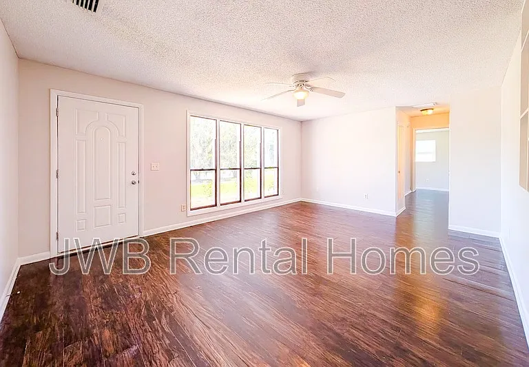 5556 Lofty Pines Cir S — Photo 4