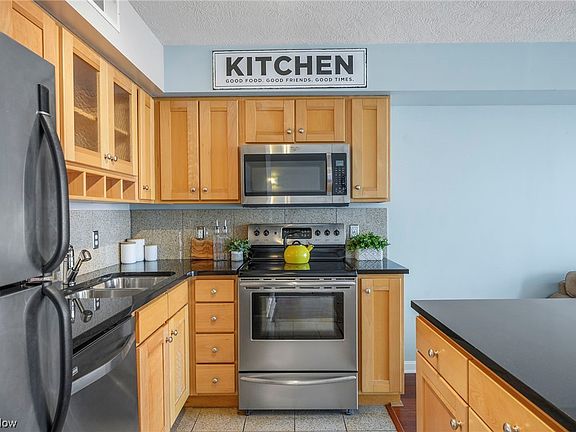 4th image of 2222 Detroit Ave APT 617