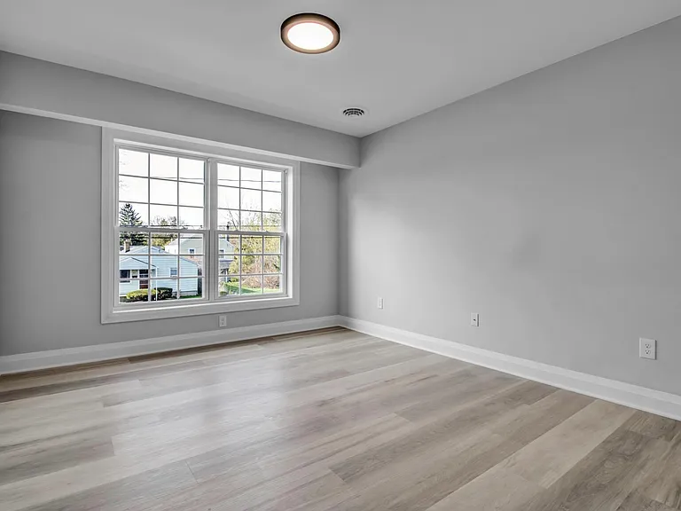 510 Tremont St — Photo 13