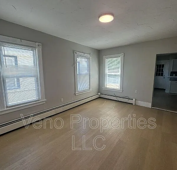 129 N 3rd Ave #2 — Photo 6