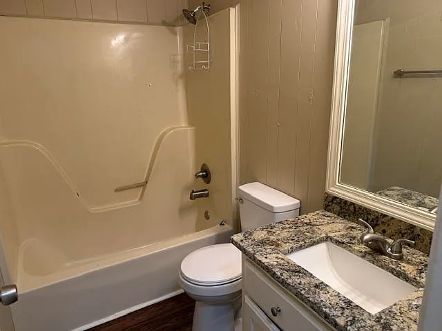 308 Mildred Street - B — Photo 2