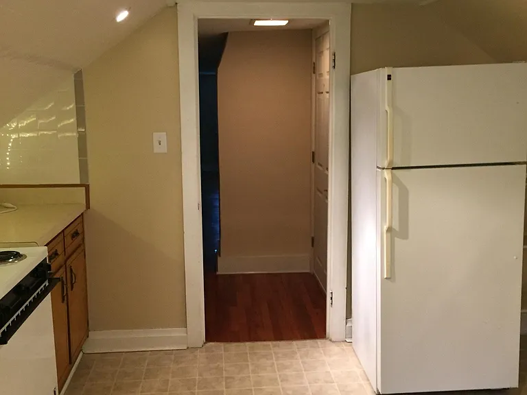 Kings Way C kitchen entry