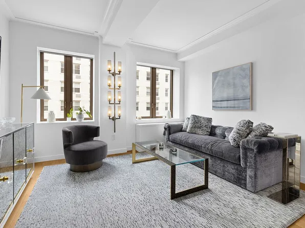 225 E 19th St #605, New York, NY 10003