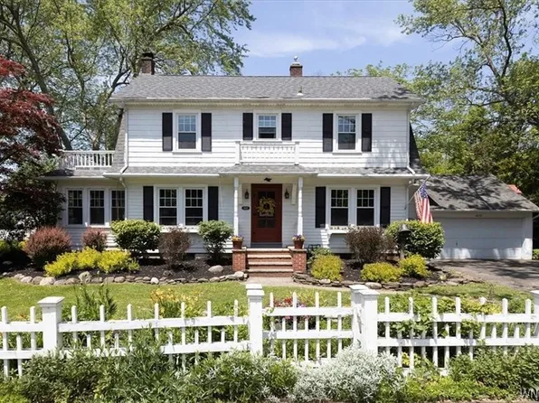 4430 Newton Rd, Hamburg, NY 14075