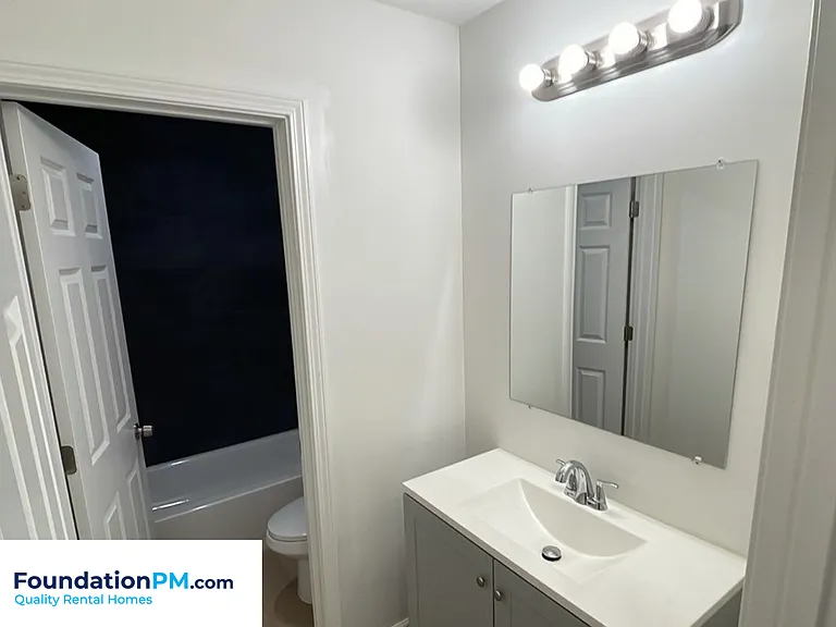 5 E Byfield Dr — Photo 15