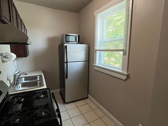5th image of 2440 Kenilworth Ave #2