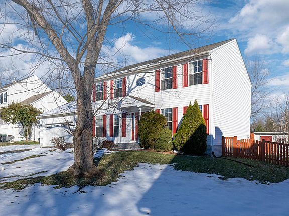 3rd image of 21 Little Brook Cir