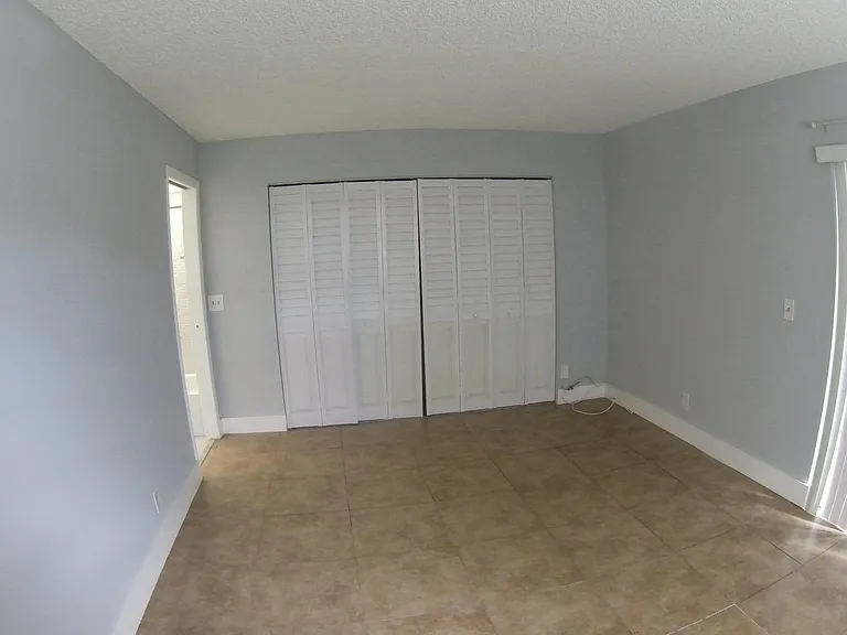 258 Normandy F — Photo 15