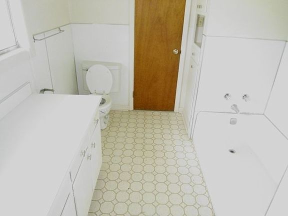 4th image of 168 1st Ave