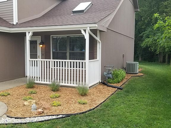 Fresh landscaping (lawncare included in rent)