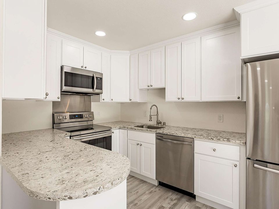 1st image of 1316 Oxbow Ct #1316