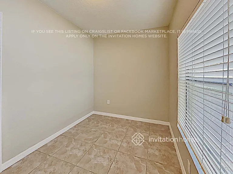 2729 Hampton Green Ln — Photo 11
