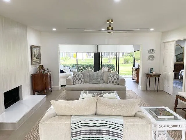 1303 Clubhouse Cir — Photo 3