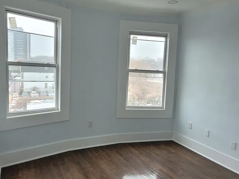 329-331 Elizabeth Ave — Photo 8