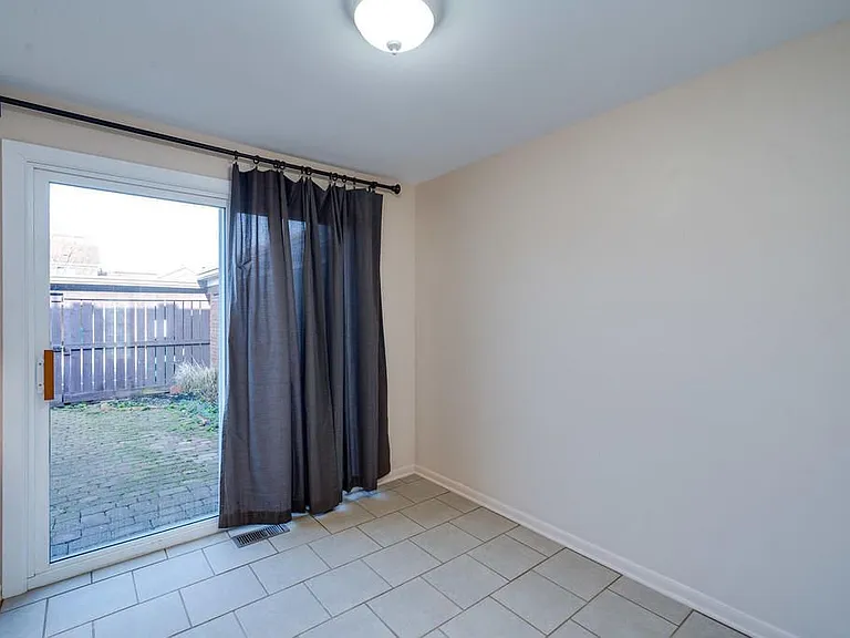 1123 Charleston Ct — Photo 20