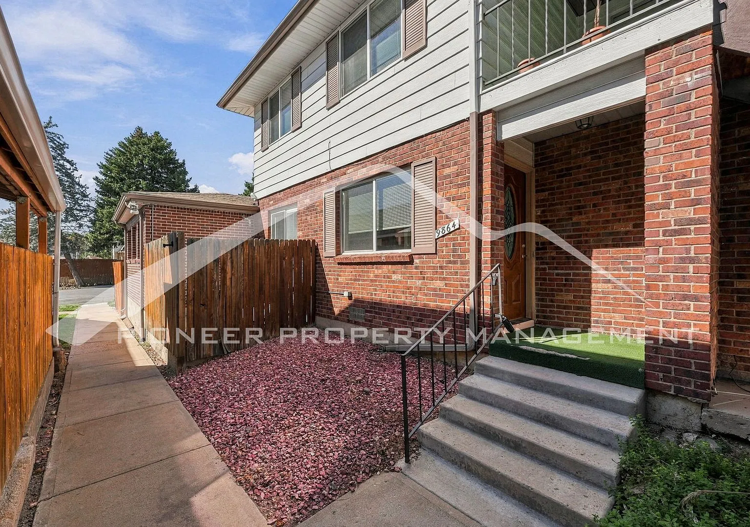 Spacious Townhouse with Central AC and Washer/Dryer — Photo 2